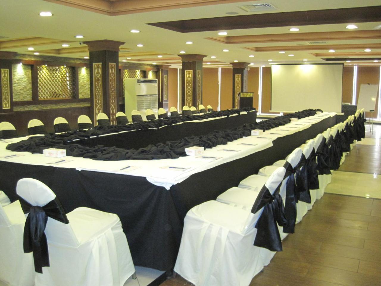 Royalton Hotel Rawalpindi Dış mekan fotoğraf